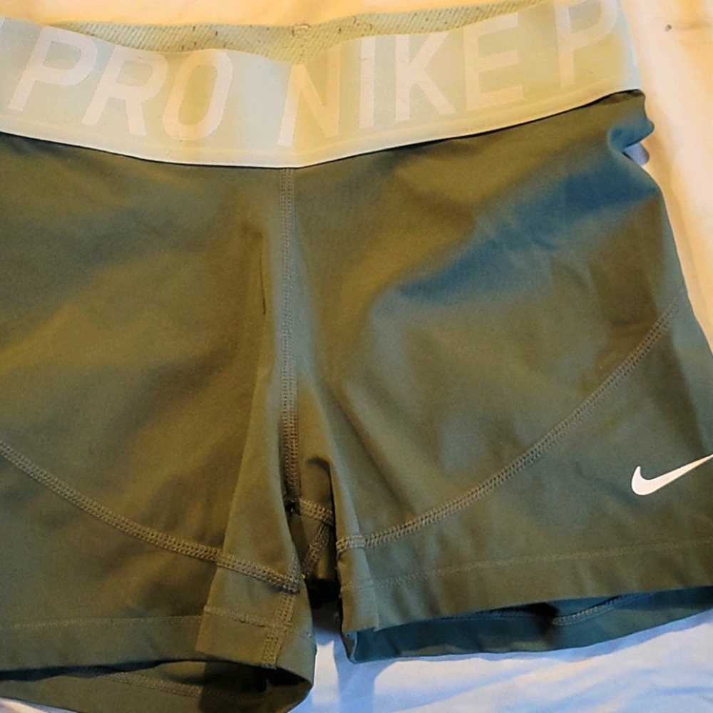 Green Nike pro shorts - small